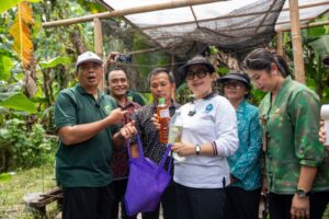 Foto-Kemenag-Tabanan-kunjungan-ke-pak-Hambali-100-1024x683